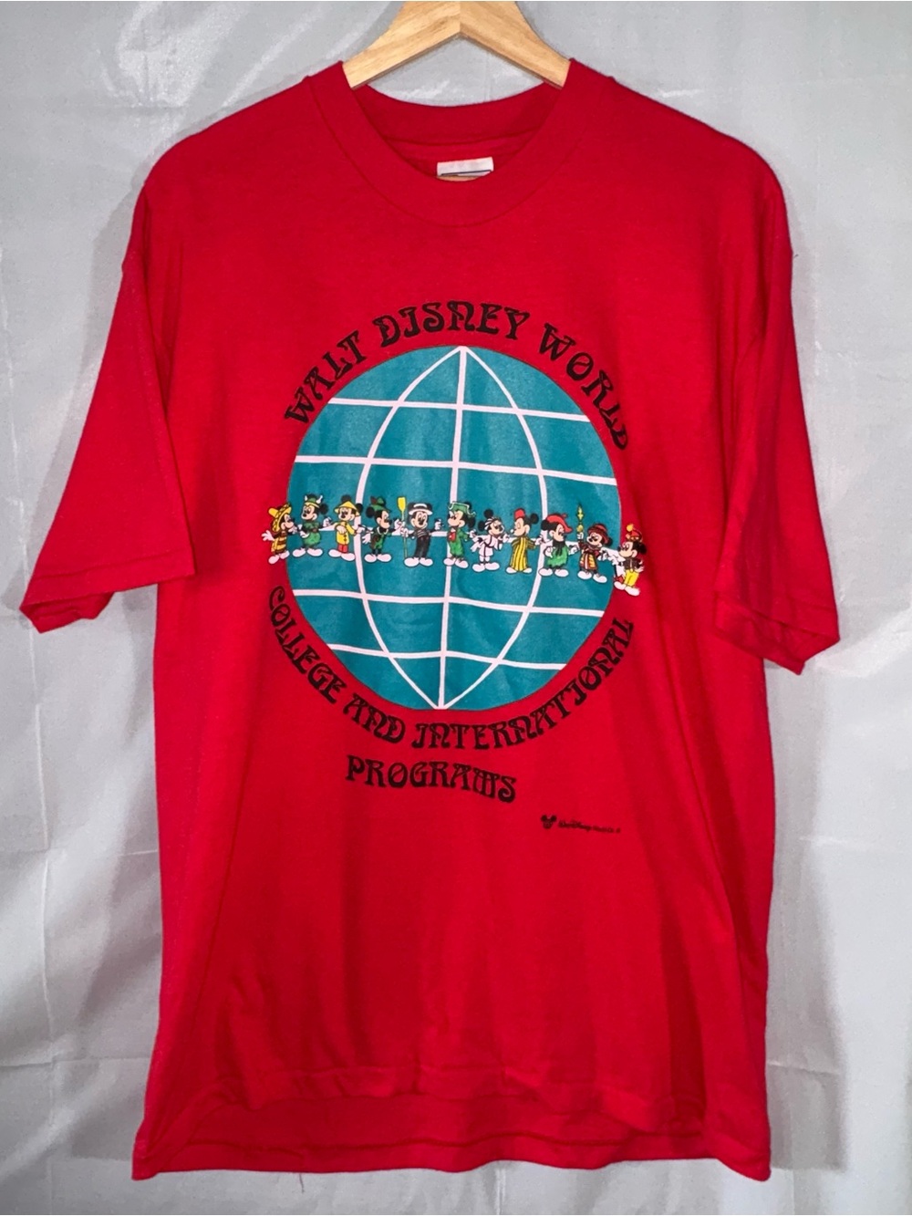 Vintage 90’s Disney College & International Program Mickey Mouse T Shirt Sz Lg